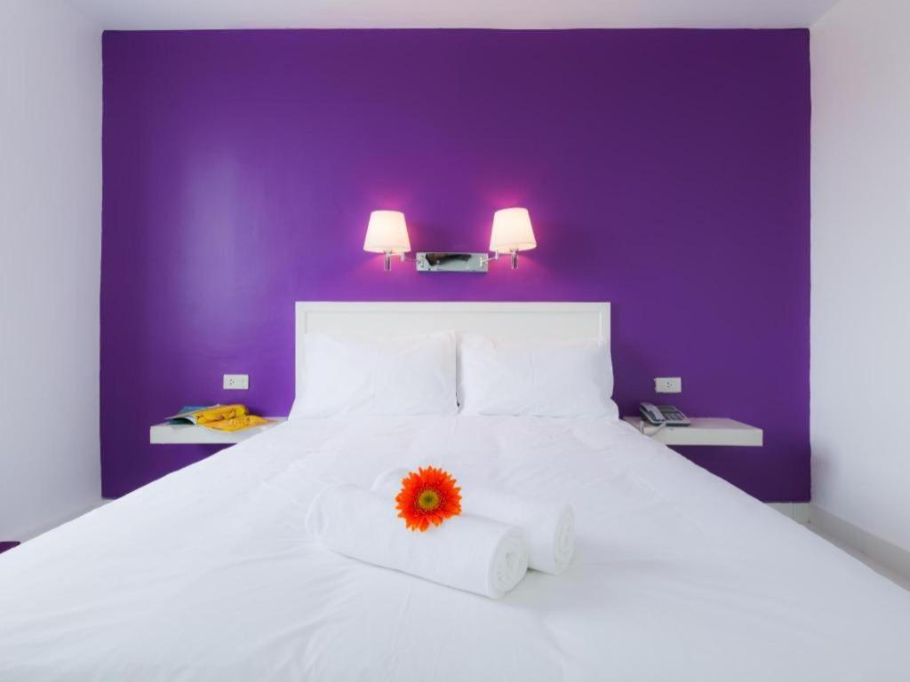 Hotel Zing Phnom Penh Exterior photo