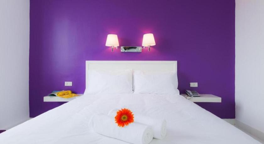 Hotel Zing Phnom Penh Exterior photo