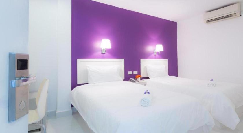 Hotel Zing Phnom Penh Exterior photo