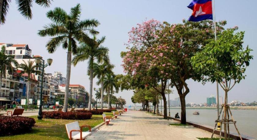 Hotel Zing Phnom Penh Exterior photo